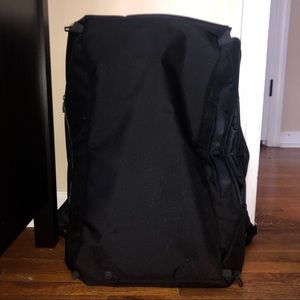 Lululemon Assert Backpack (Converts to dufflebag)